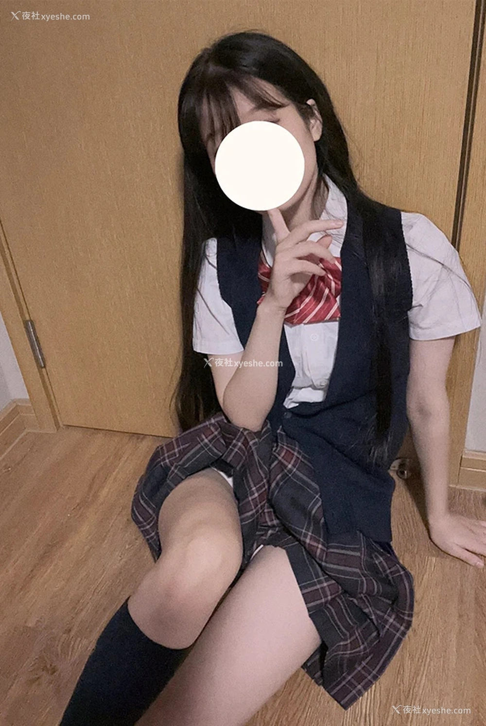 1P - 露出系抖m福利姬@玲子 尺度私拍视图合集2
