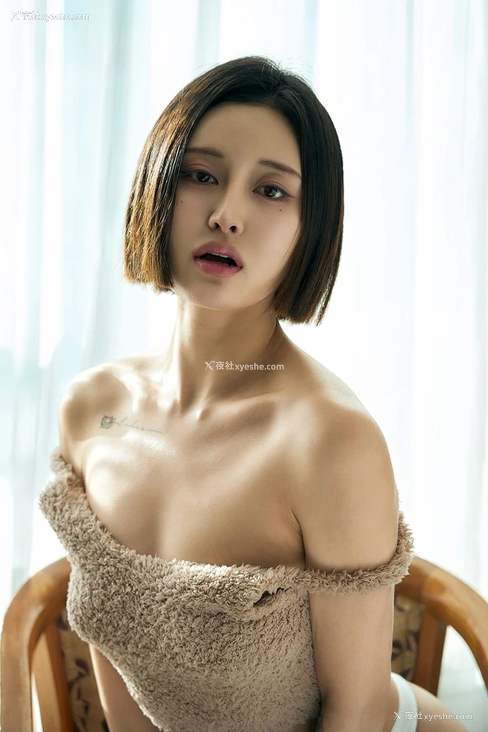 1P - 俏丽短发熟女Yuze毛茸背心小内内无圣光图集2