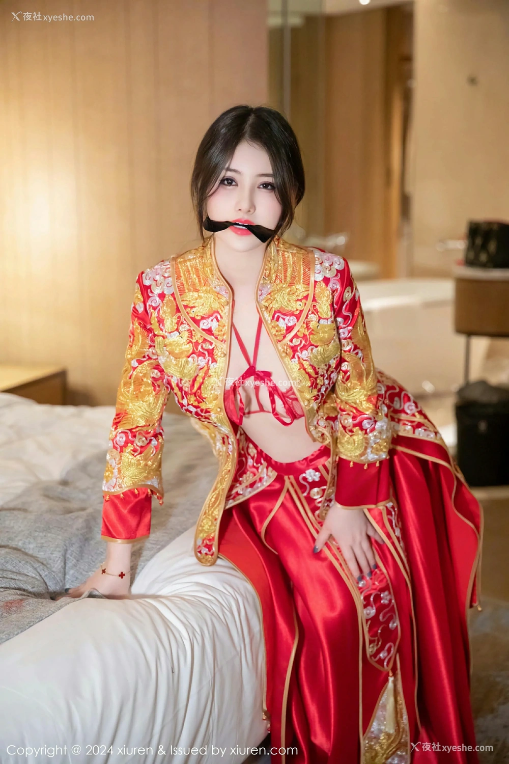 1P - [XiuRen秀人网] No.9494 诗诗kiki
