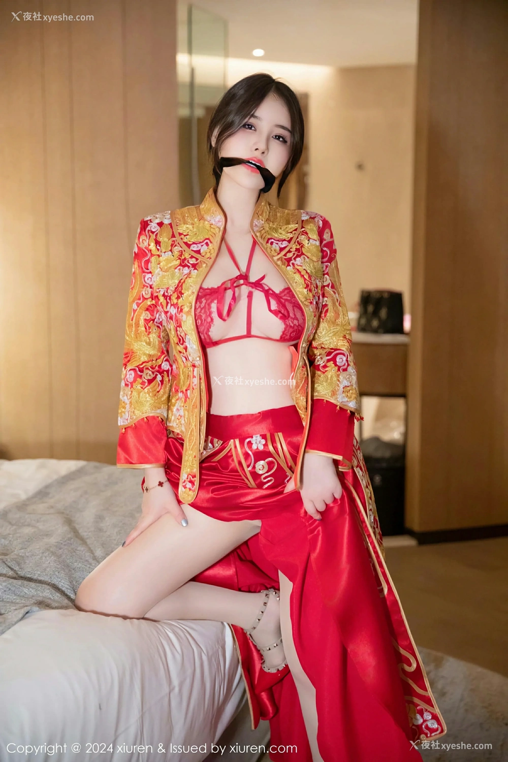 1P - [XiuRen秀人网] No.9494 诗诗kiki