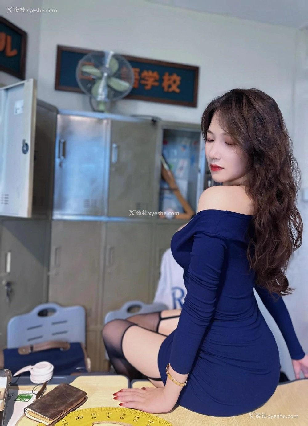 1P - 【微-密】可可西yyy – 校园课堂老师太性感