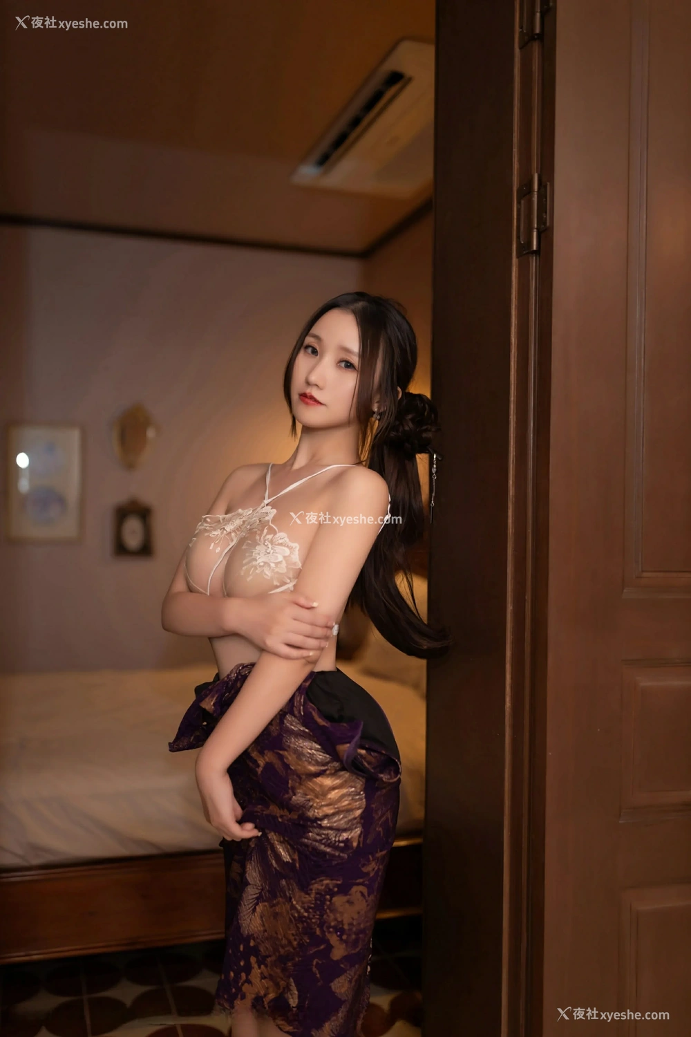1P - [XiuRen秀人网] No.9513 杏子Yada