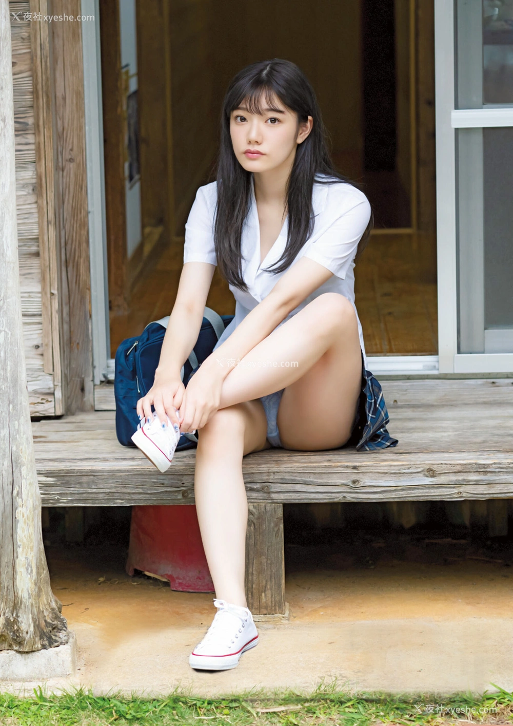 1P - 宫下玲奈《1st写真集『透明少女』増ページ デジタル特装版》