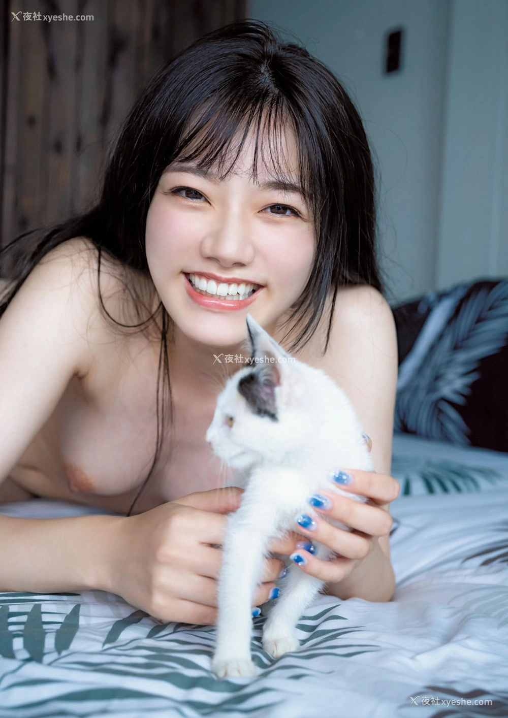 1P - 宫下玲奈《1st写真集『透明少女』増ページ デジタル特装版》