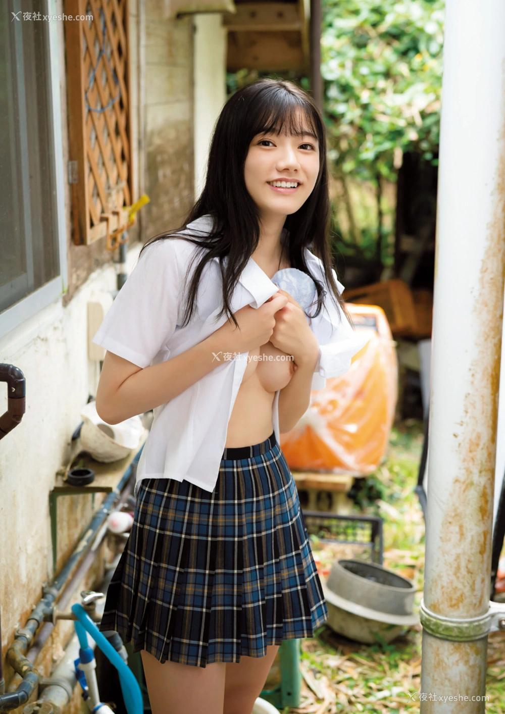 1P - 宫下玲奈《1st写真集『透明少女』増ページ デジタル特装版》