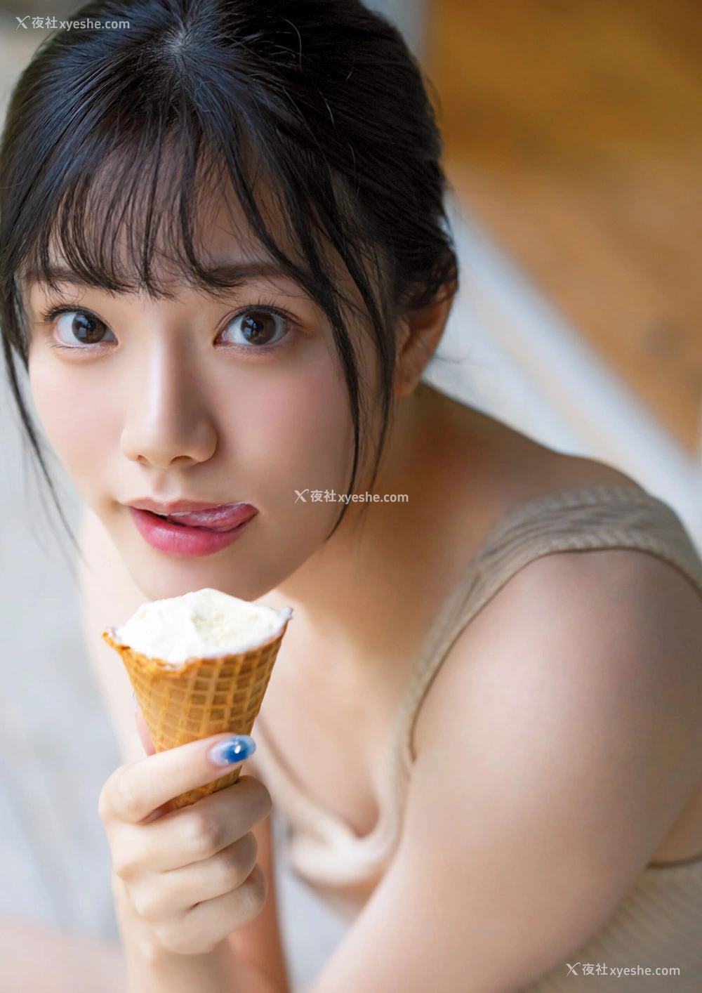 1P - 宫下玲奈《1st写真集『透明少女』増ページ デジタル特装版》