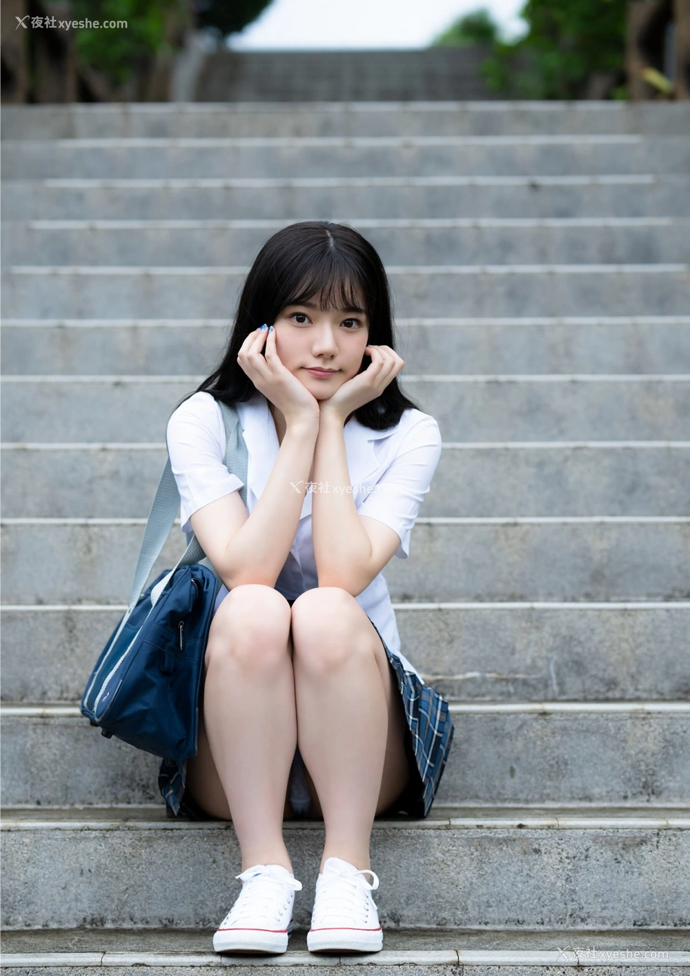 1P - 宫下玲奈《1st写真集『透明少女』増ページ デジタル特装版》