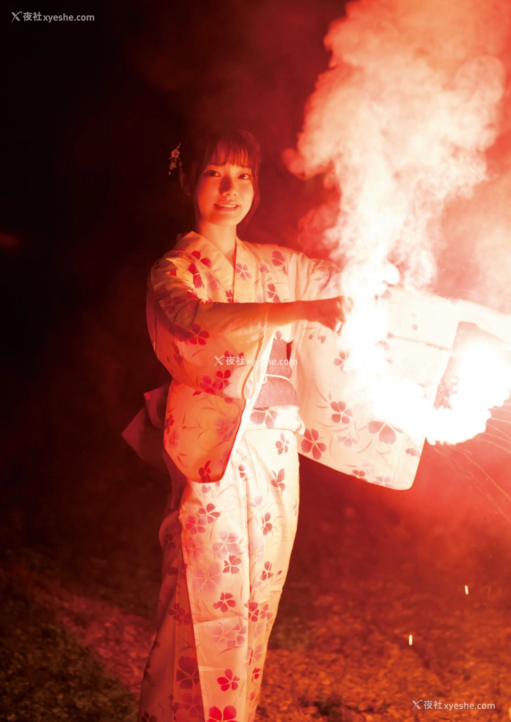 1P - 宫下玲奈《1st写真集『透明少女』増ページ デジタル特装版》