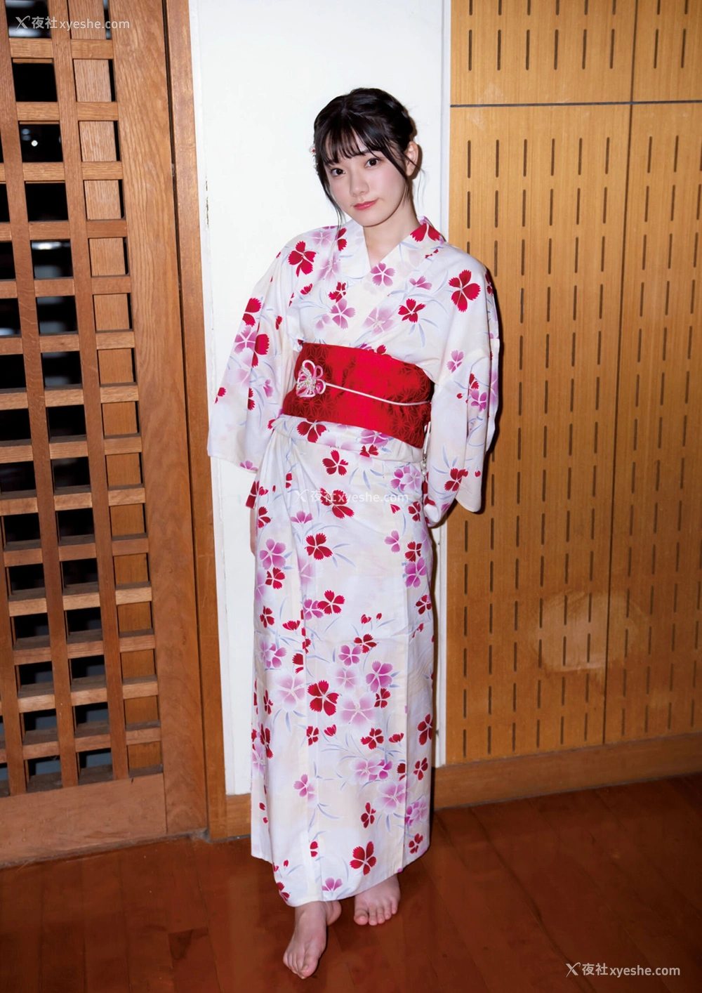 1P - 宫下玲奈《1st写真集『透明少女』増ページ デジタル特装版》