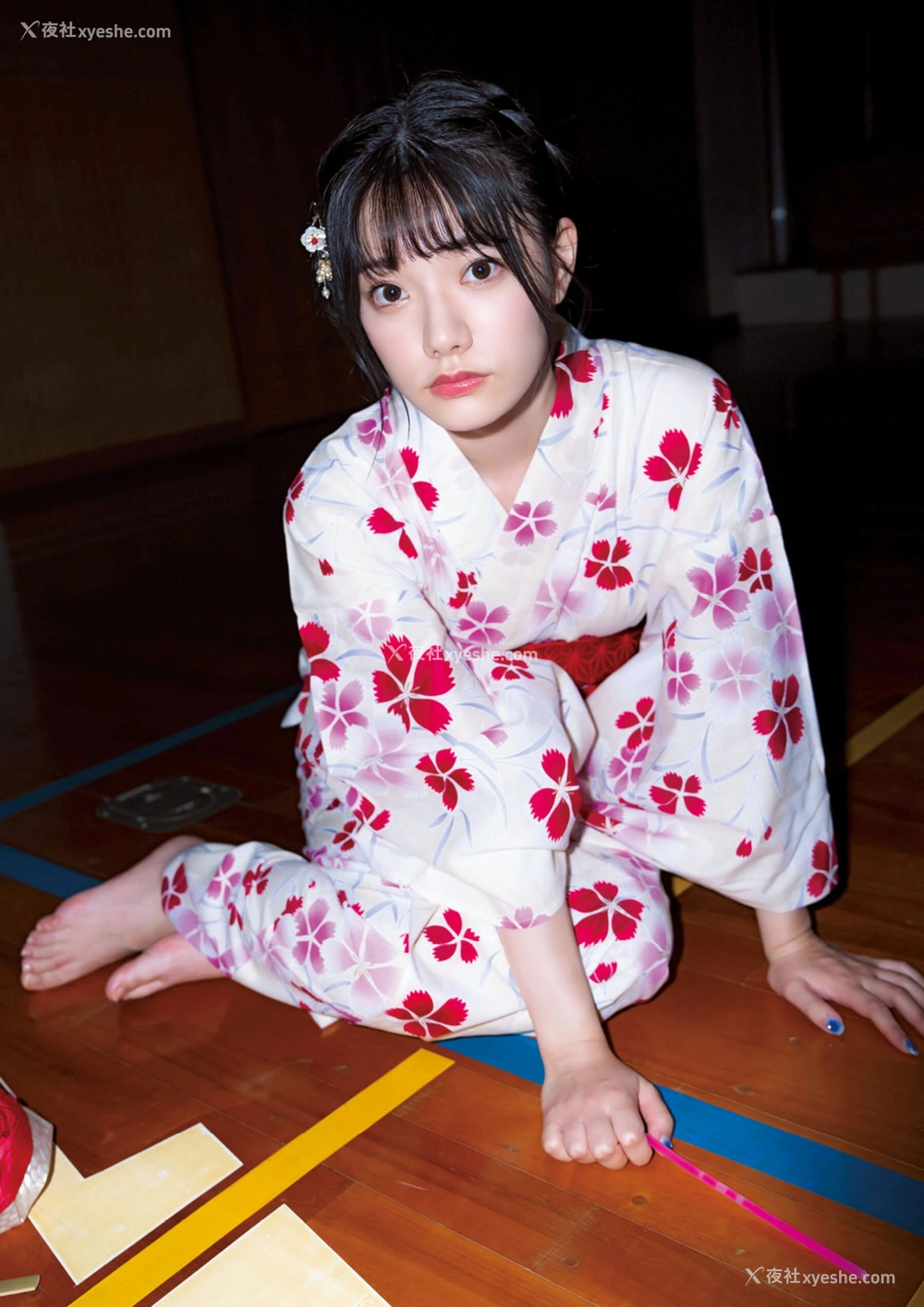 1P - 宫下玲奈《1st写真集『透明少女』増ページ デジタル特装版》