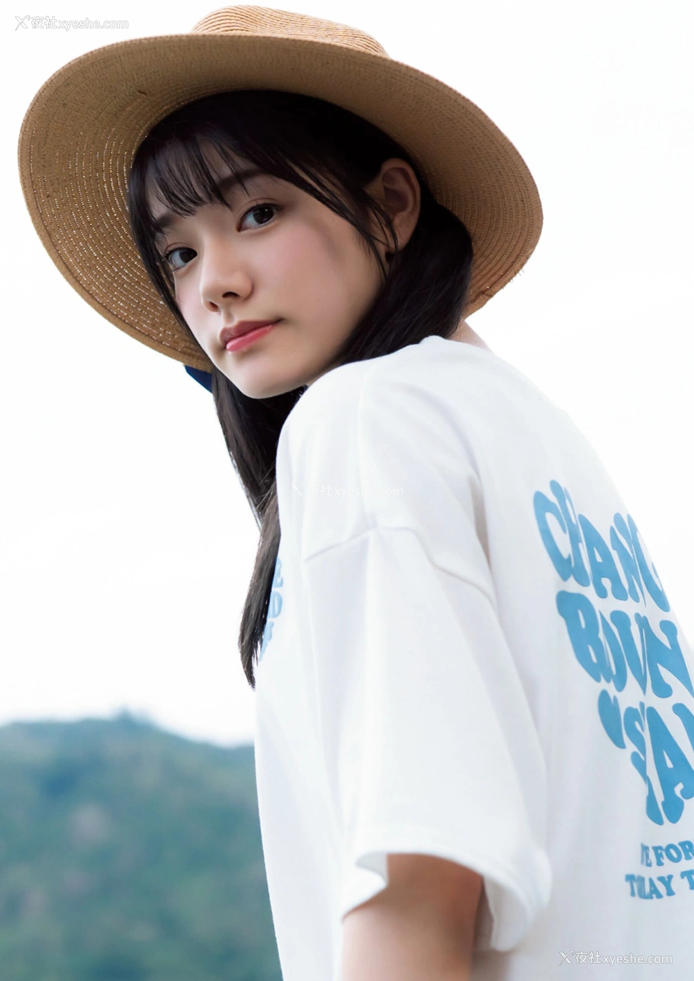 1P - 宫下玲奈《1st写真集『透明少女』増ページ デジタル特装版》