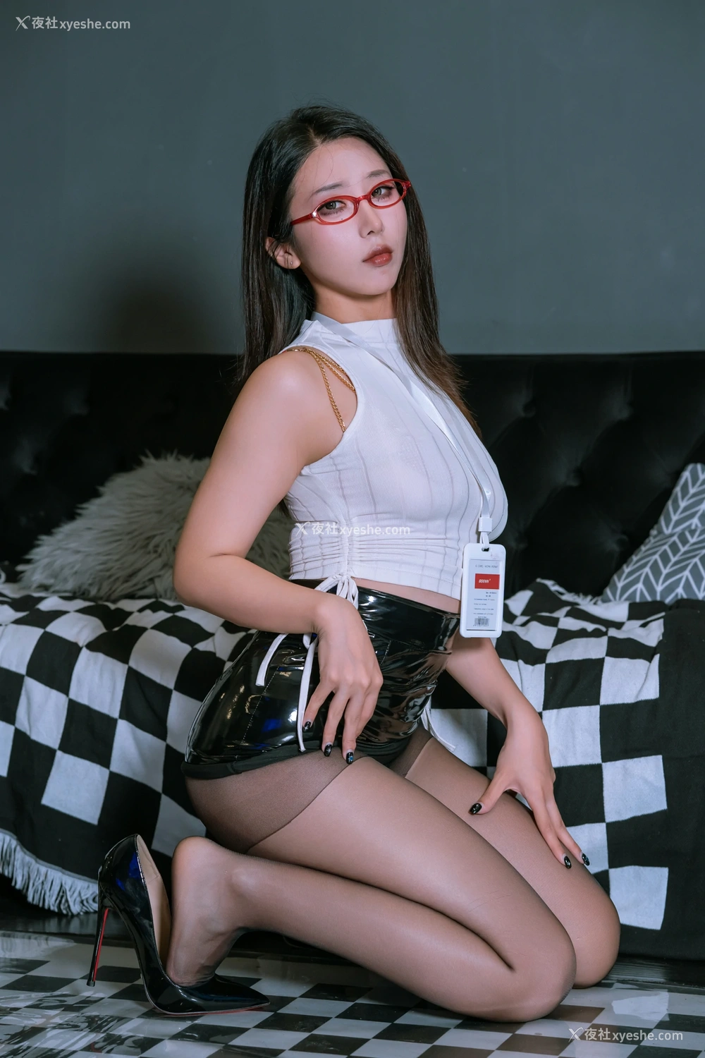 1P - 云溪溪 – 奶桃 麻辣OL