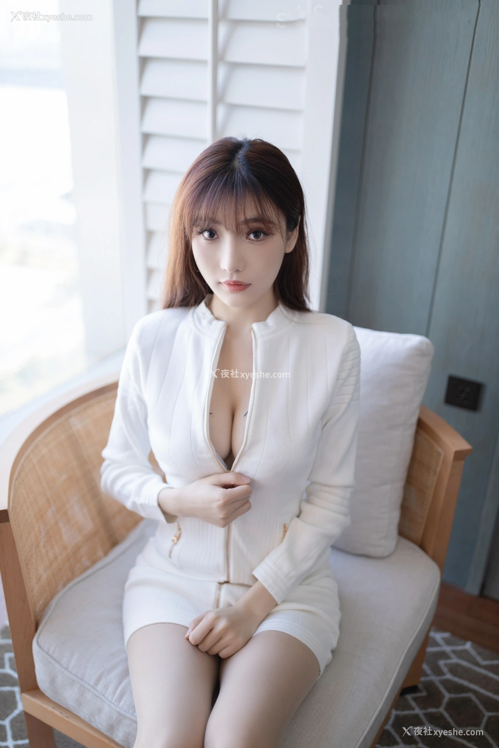 1P - xiuren秀人网福利陆萱萱大尺度私拍写真主人
