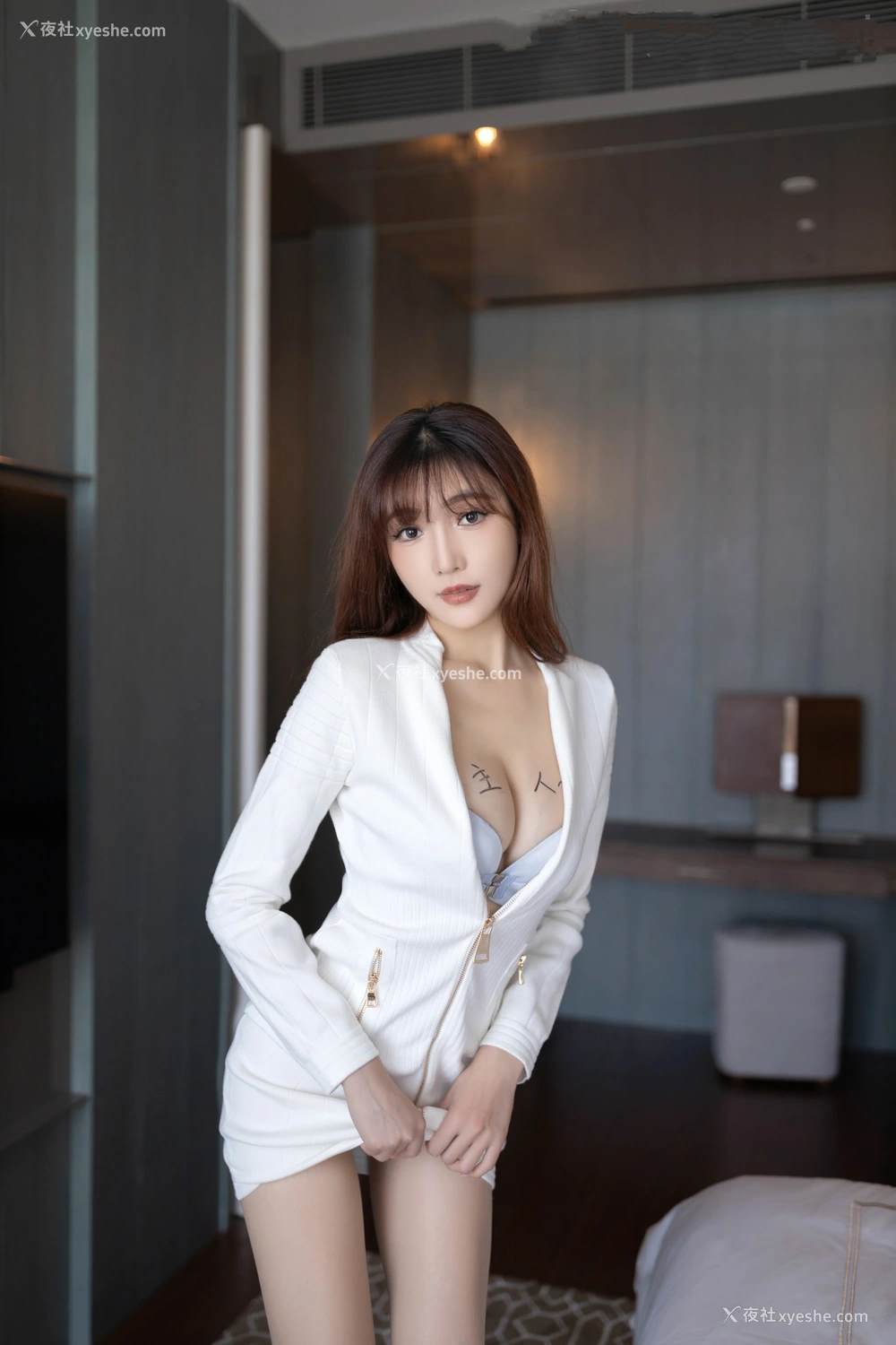 1P - xiuren秀人网福利陆萱萱大尺度私拍写真主人