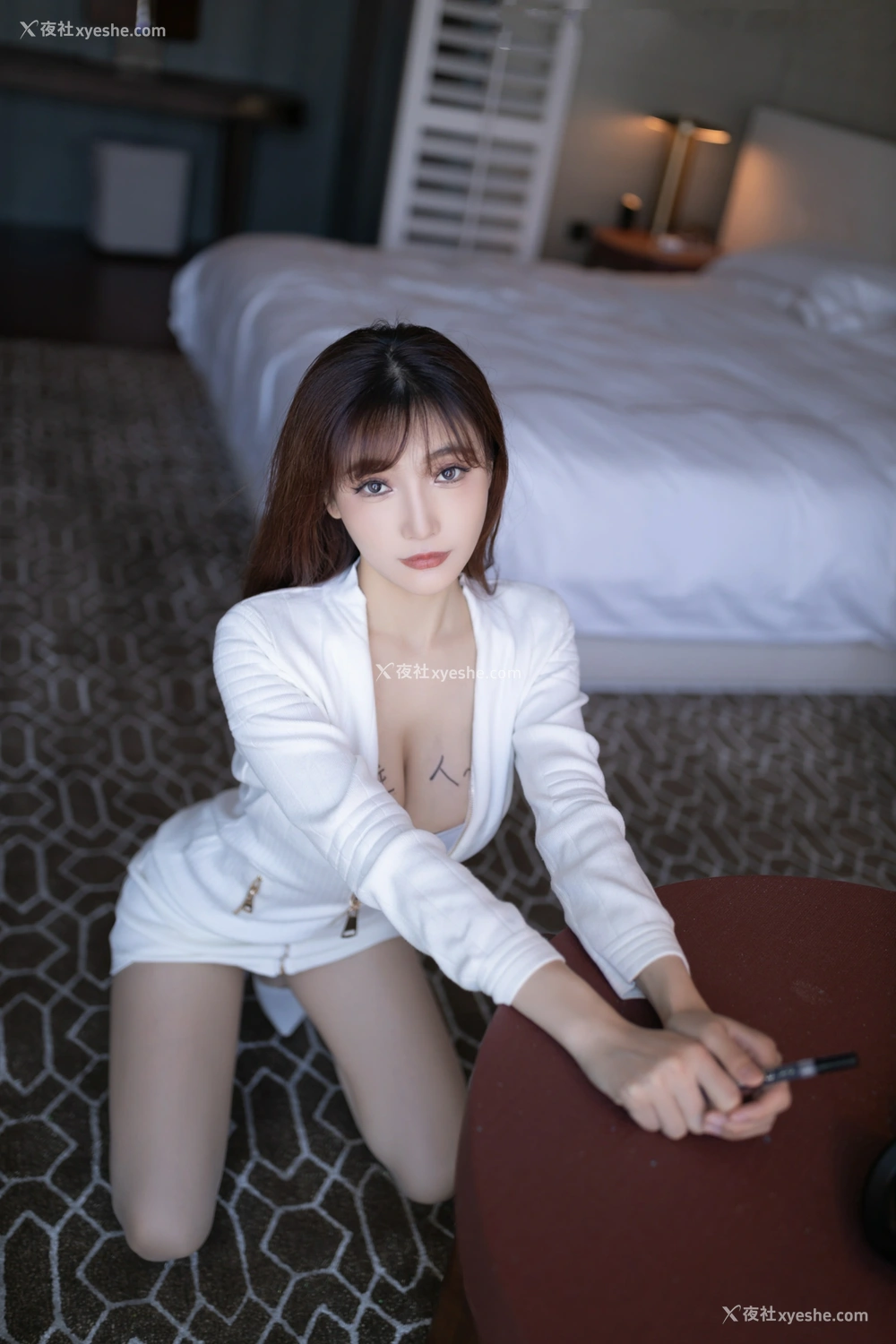1P - xiuren秀人网福利陆萱萱大尺度私拍写真主人