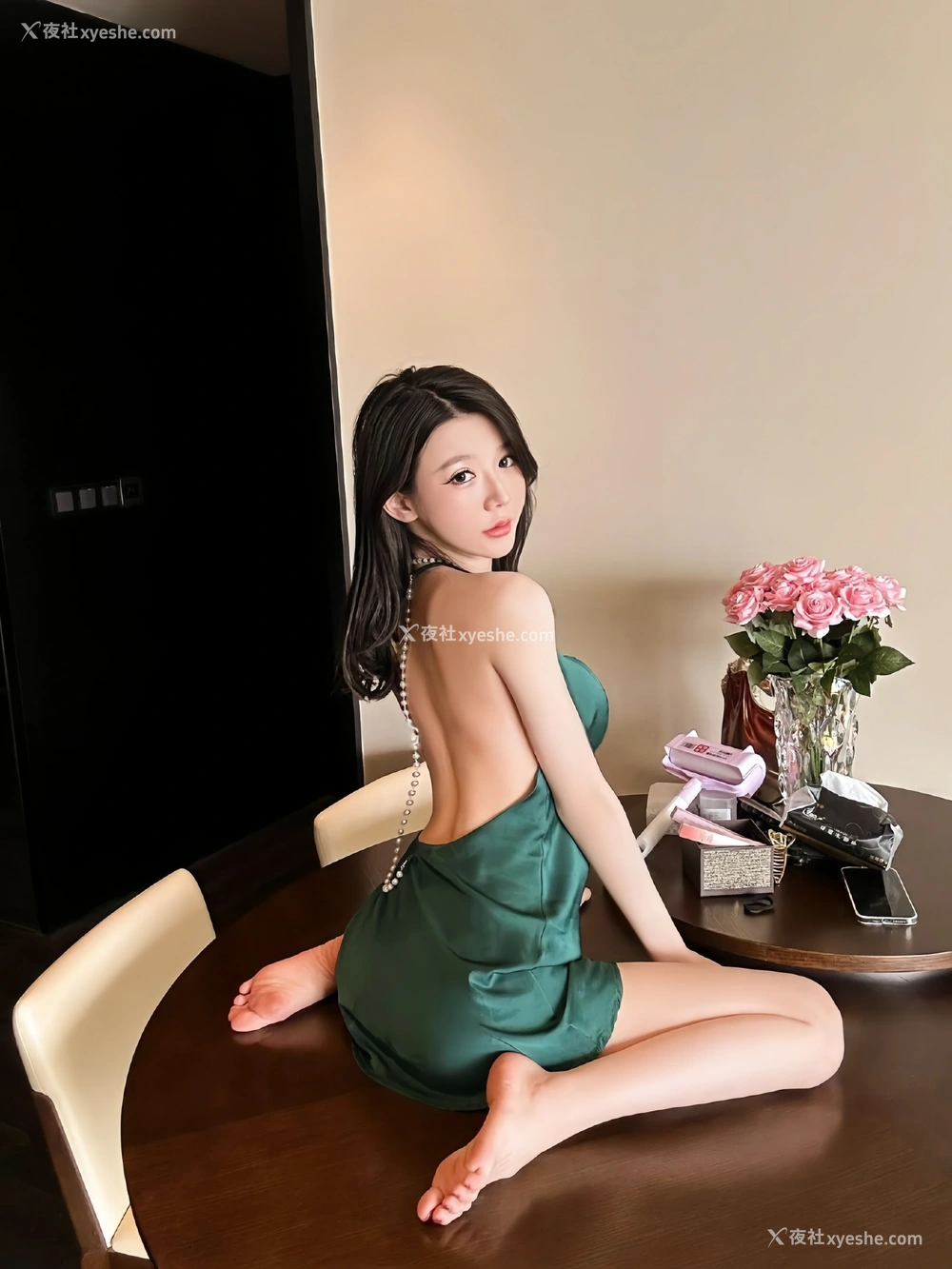 1P - 【微-密】黎允熙baby – 绿色漏背裙