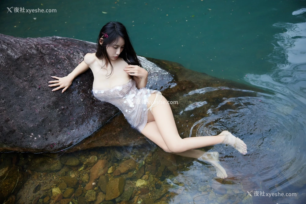 1P - xiuren秀人网福利lingyu69大尺度内部私购小溪边