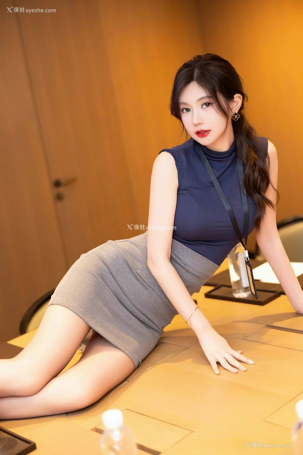 1P - [XiuRen秀人网] No.9560 绮里嘉ula