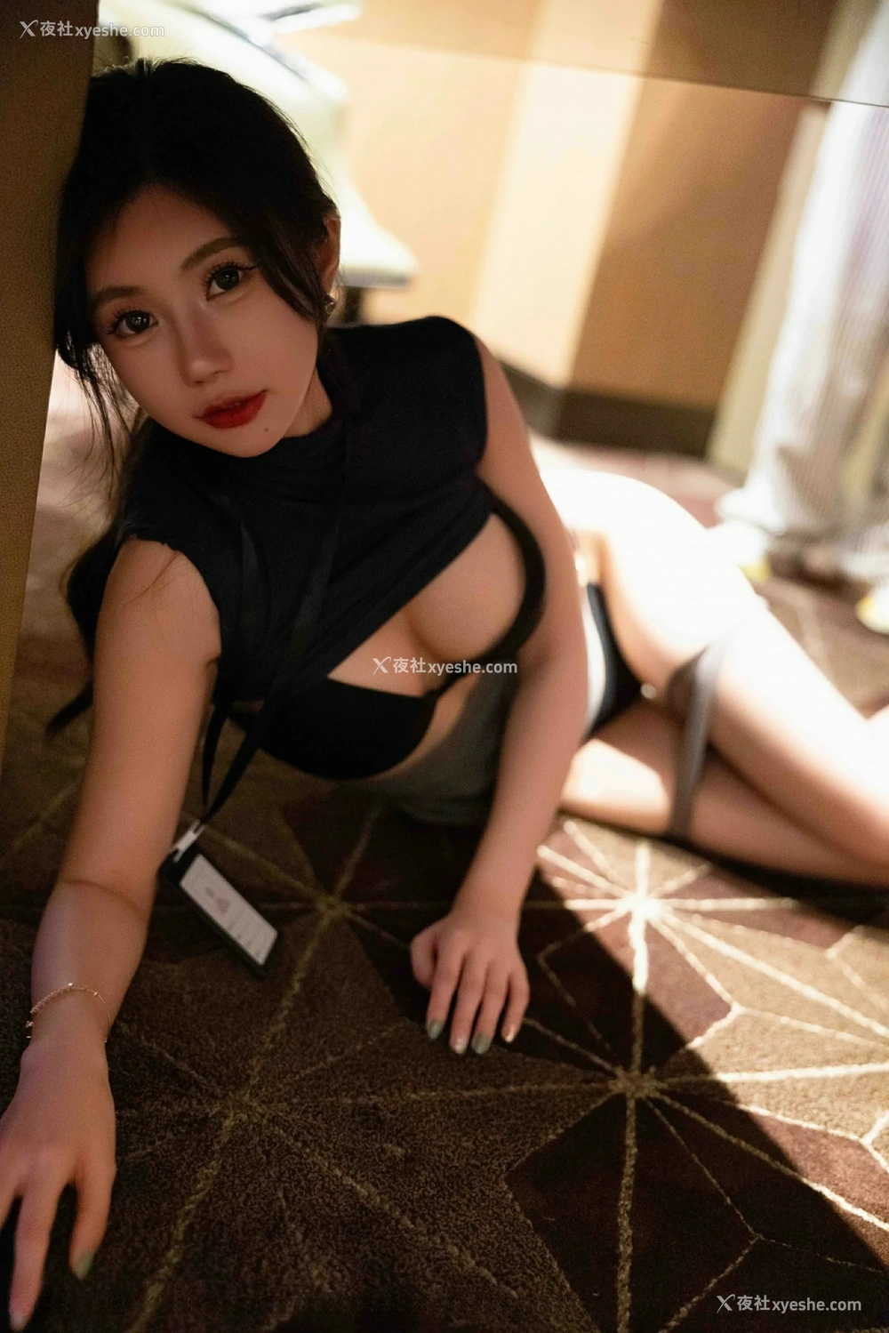 1P - [XiuRen秀人网] No.9560 绮里嘉ula