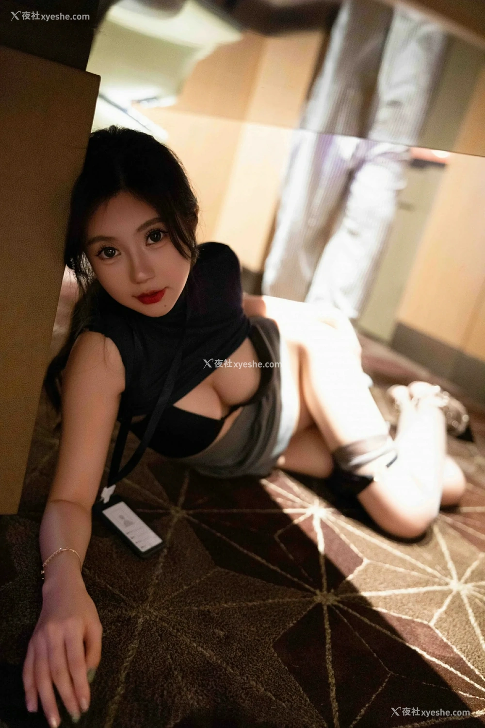 1P - [XiuRen秀人网] No.9560 绮里嘉ula