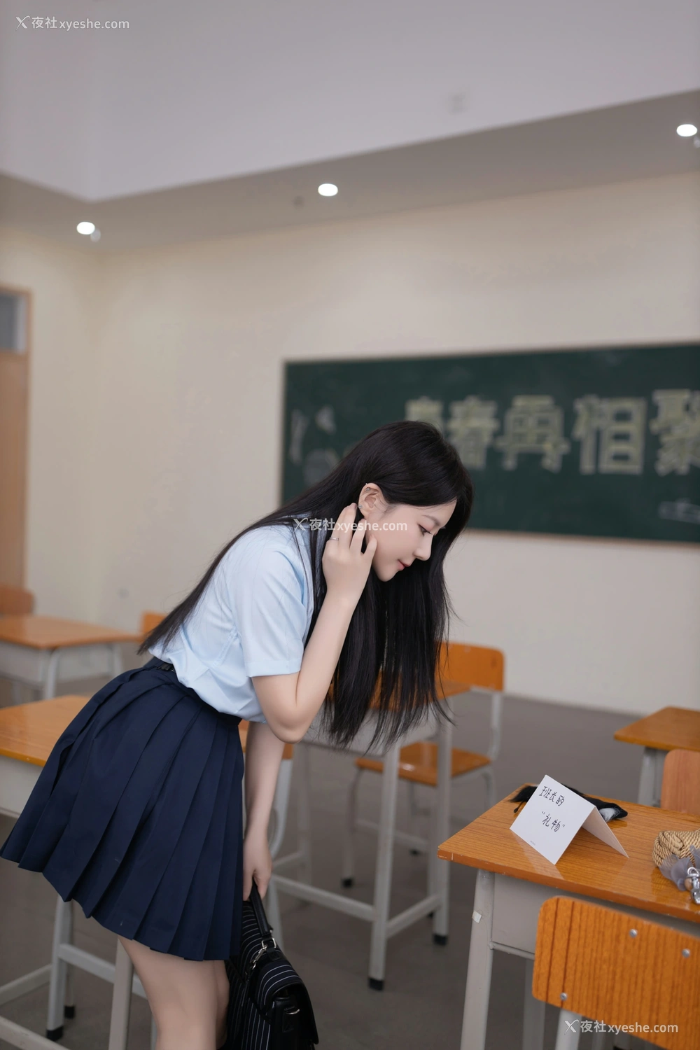 1P - xiuren秀人网福利鱼子酱Fish大尺度内部私购班长的礼物