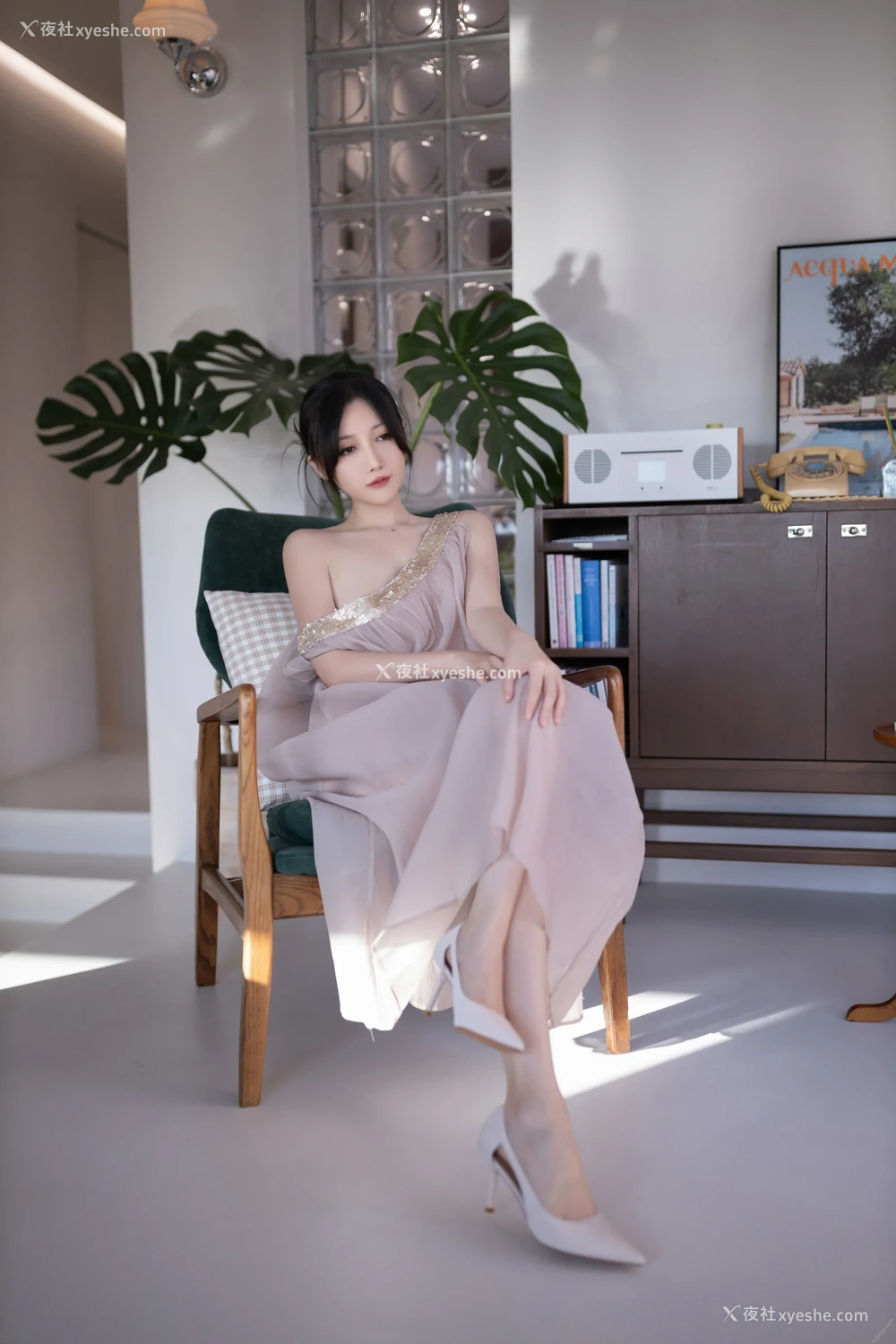 1P - xiuren秀人网福利鱼子酱Fish大尺度内部私房抹胸芦苇女人
