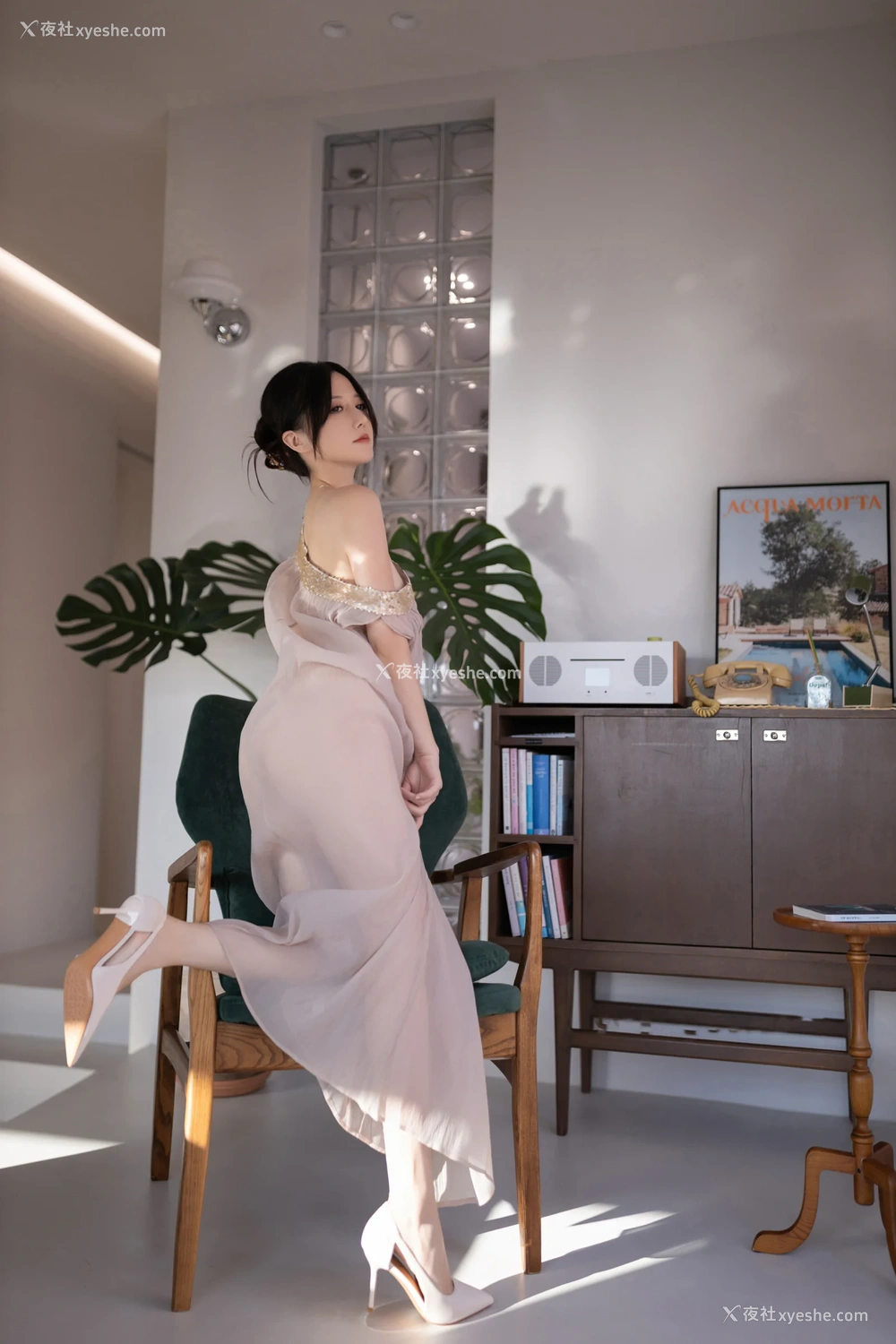 1P - xiuren秀人网福利鱼子酱Fish大尺度内部私房抹胸芦苇女人