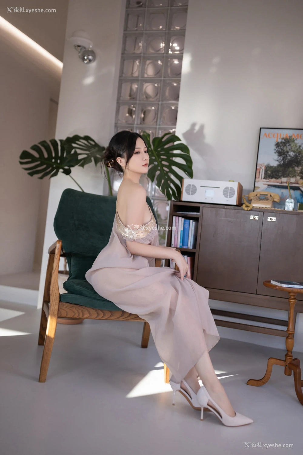 1P - xiuren秀人网福利鱼子酱Fish大尺度内部私房抹胸芦苇女人