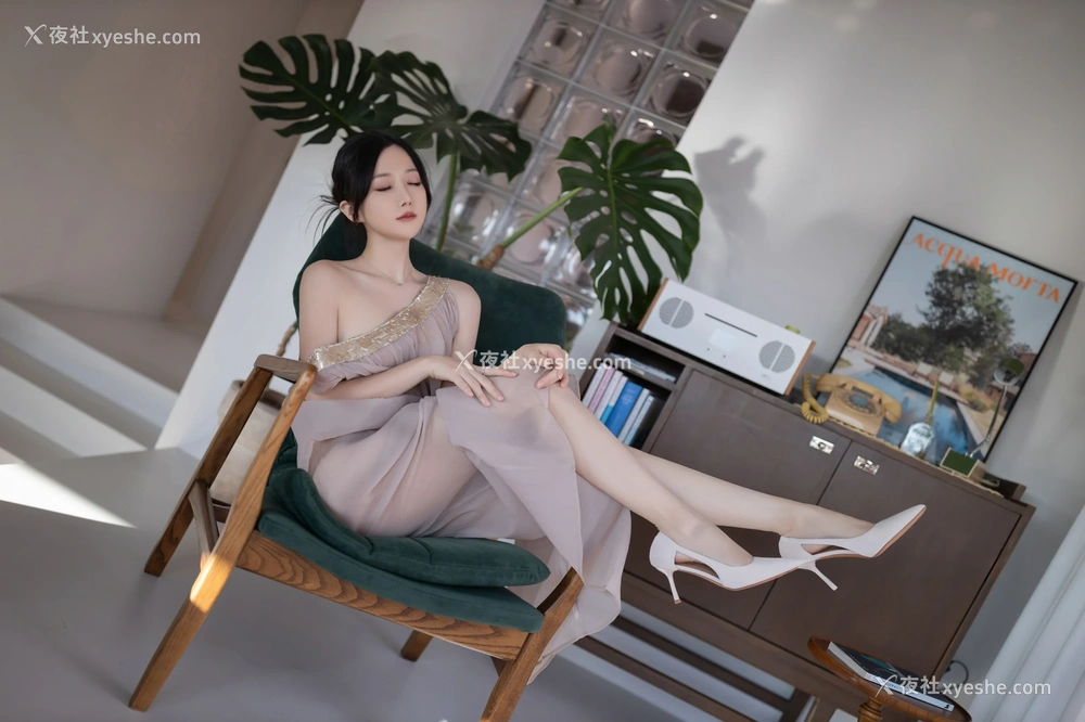 1P - xiuren秀人网福利鱼子酱Fish大尺度内部私房抹胸芦苇女人