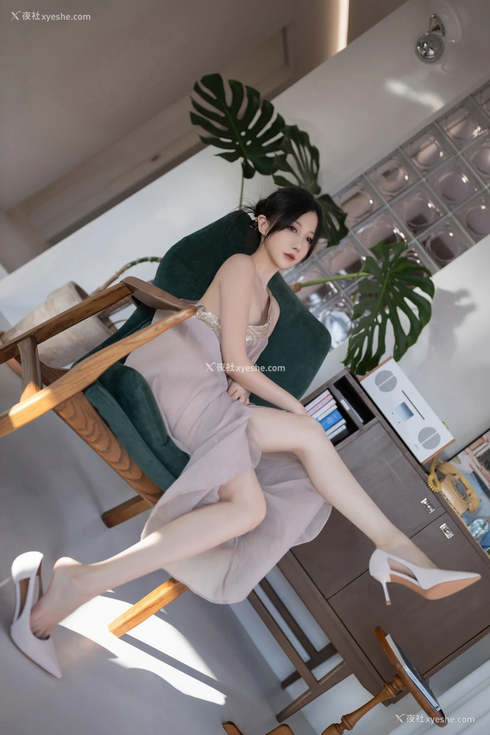 1P - xiuren秀人网福利鱼子酱Fish大尺度内部私房抹胸芦苇女人