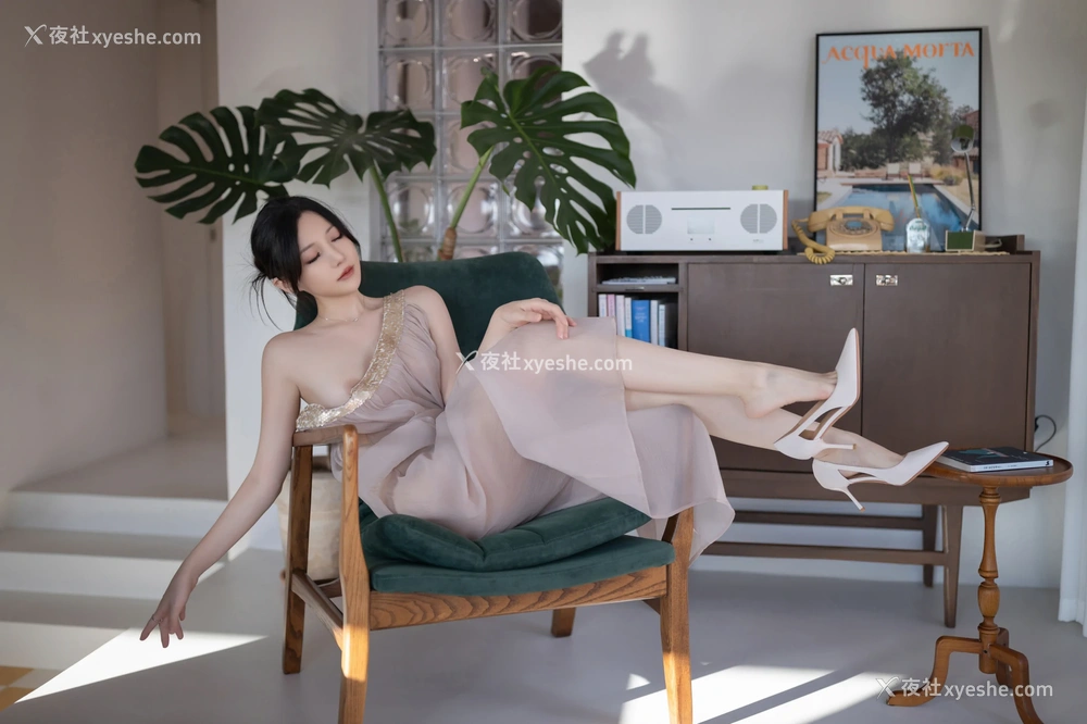 1P - xiuren秀人网福利鱼子酱Fish大尺度内部私房抹胸芦苇女人