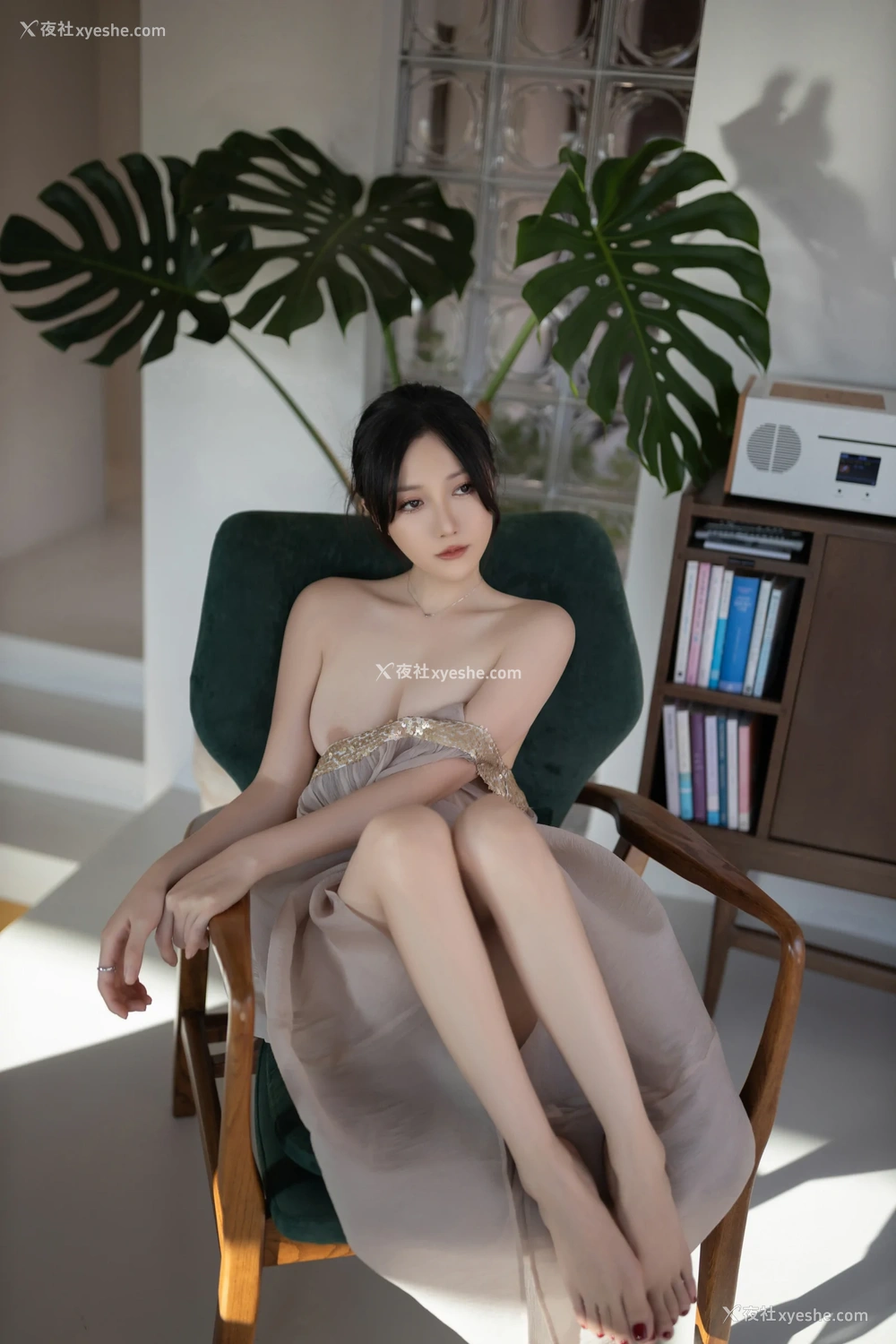 1P - xiuren秀人网福利鱼子酱Fish大尺度内部私房抹胸芦苇女人