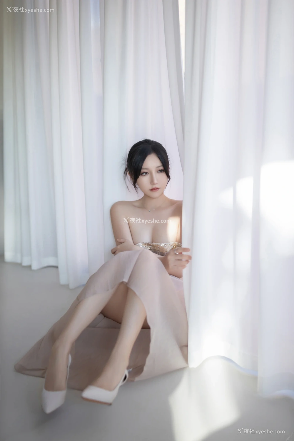 1P - xiuren秀人网福利鱼子酱Fish大尺度内部私房抹胸芦苇女人