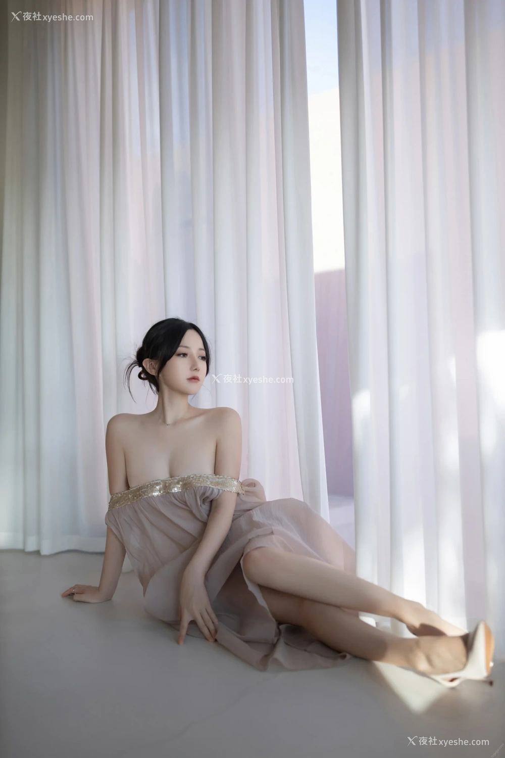 1P - xiuren秀人网福利鱼子酱Fish大尺度内部私房抹胸芦苇女人