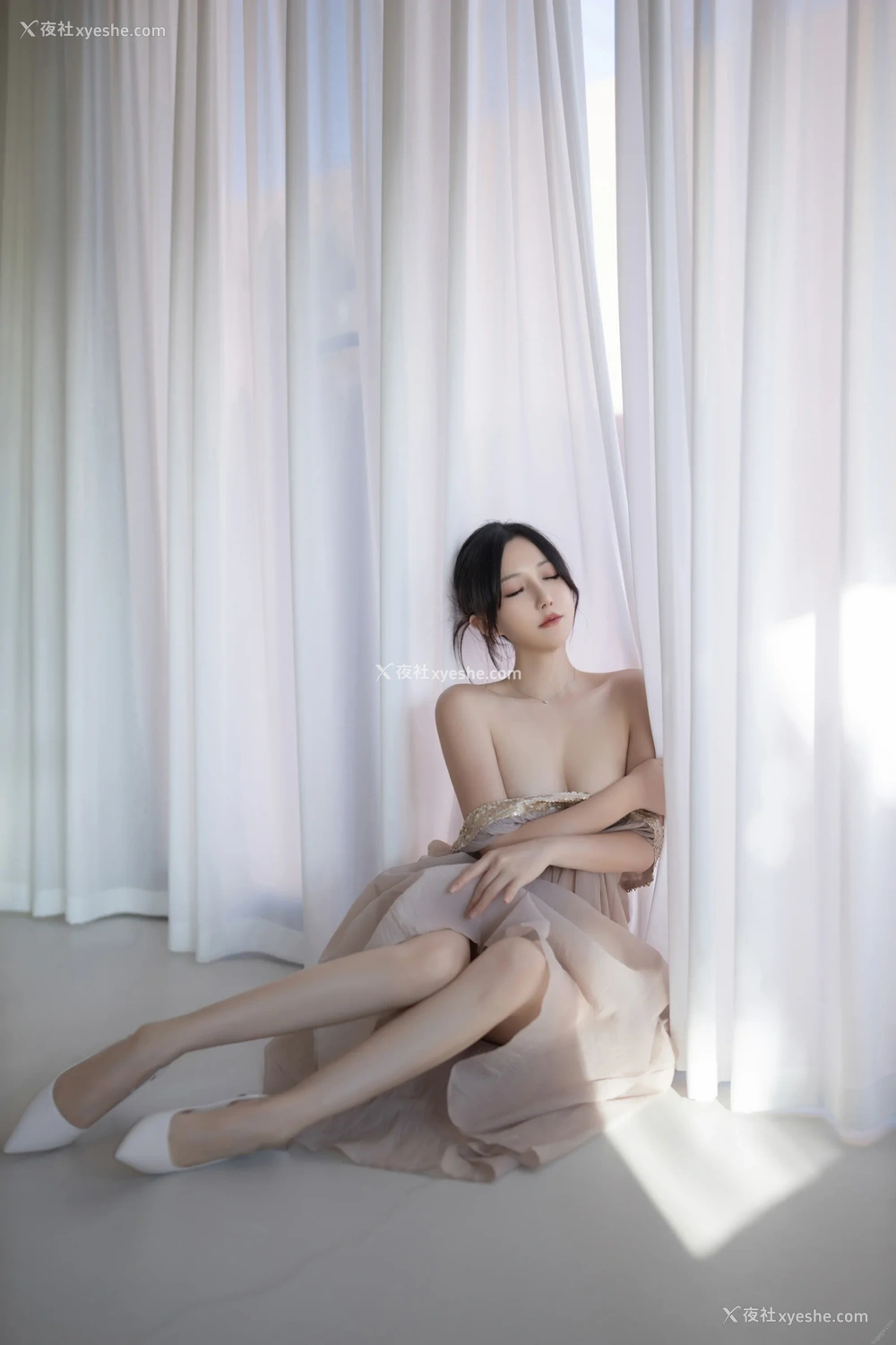 1P - xiuren秀人网福利鱼子酱Fish大尺度内部私房抹胸芦苇女人