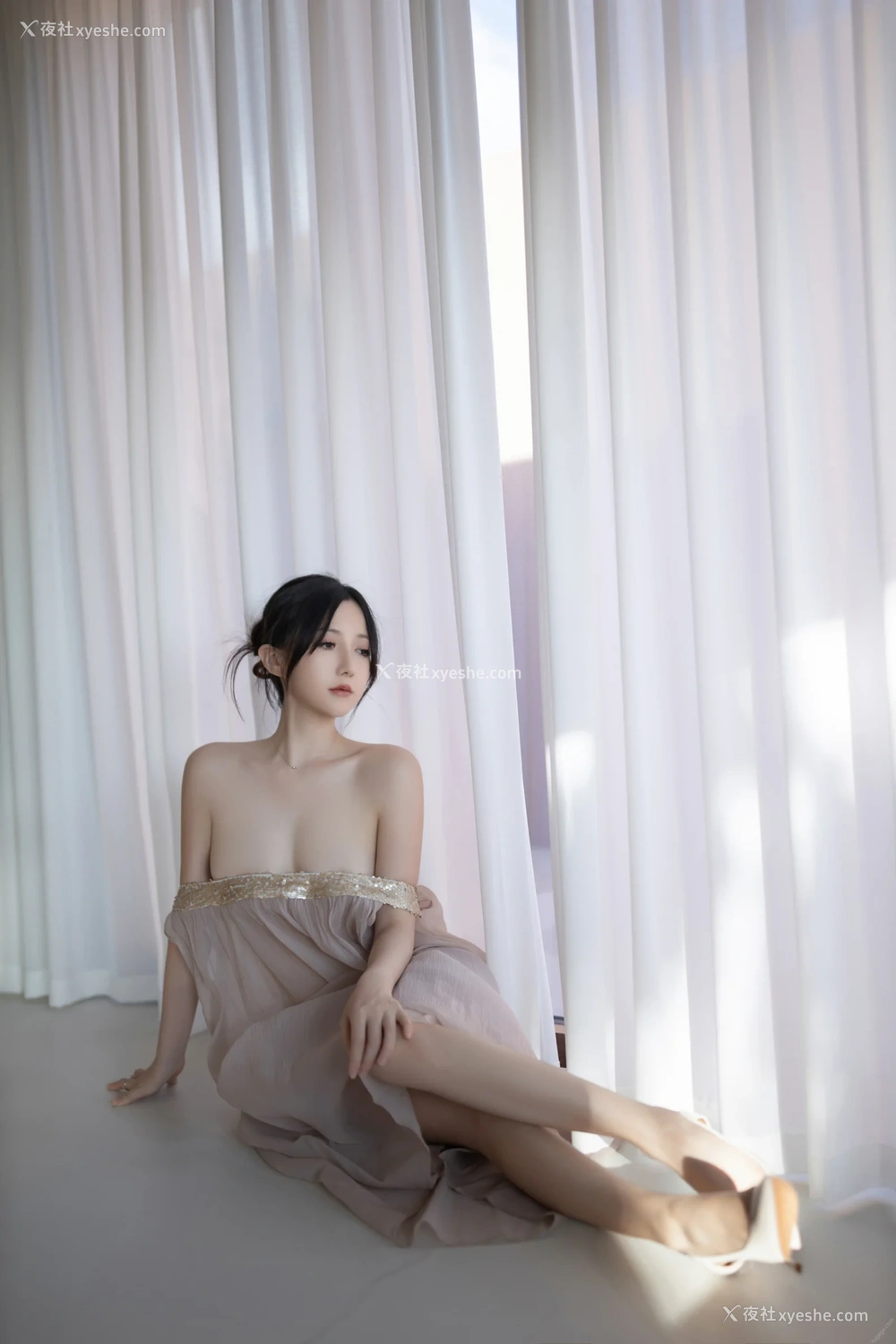 1P - xiuren秀人网福利鱼子酱Fish大尺度内部私房抹胸芦苇女人