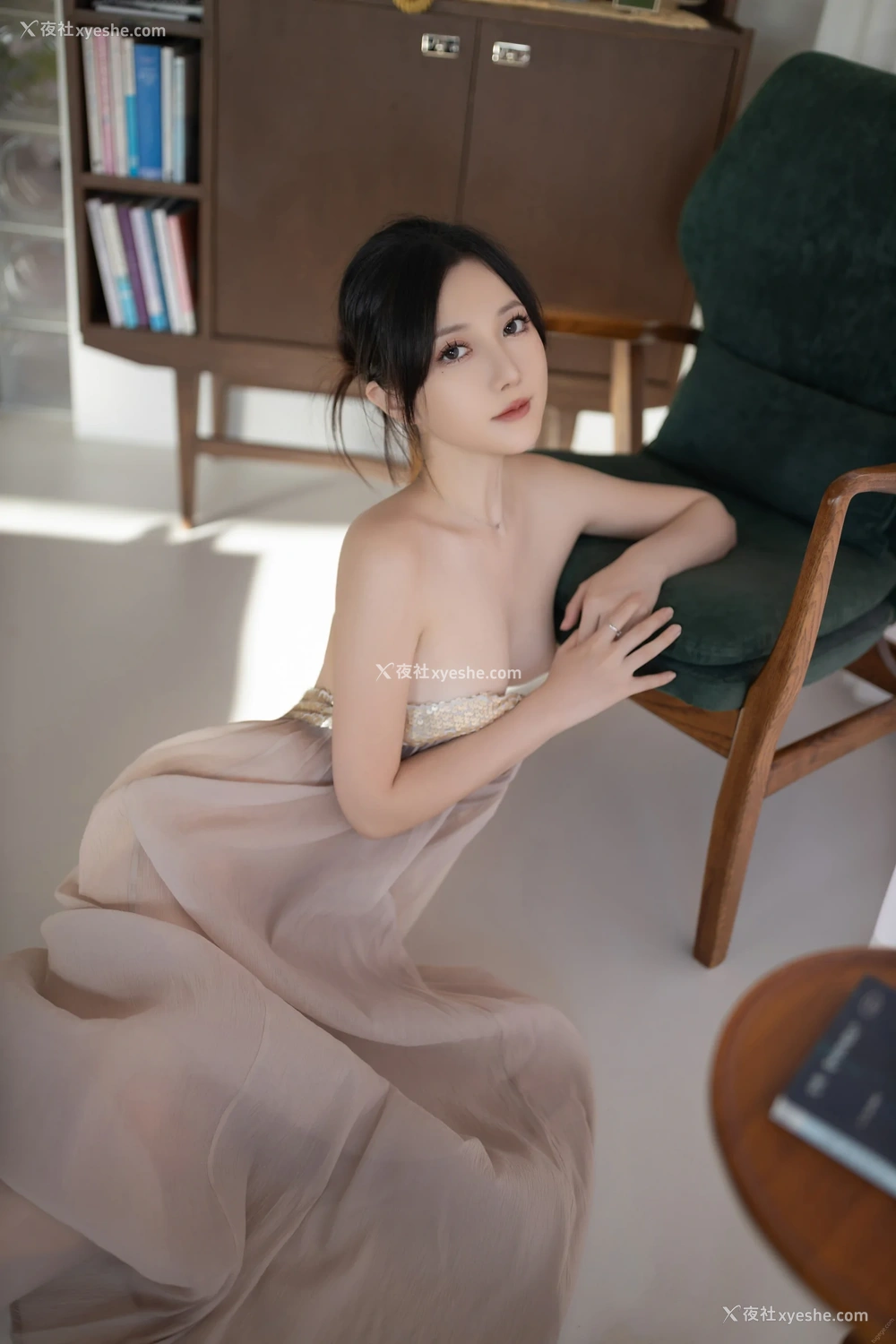 1P - xiuren秀人网福利鱼子酱Fish大尺度内部私房抹胸芦苇女人