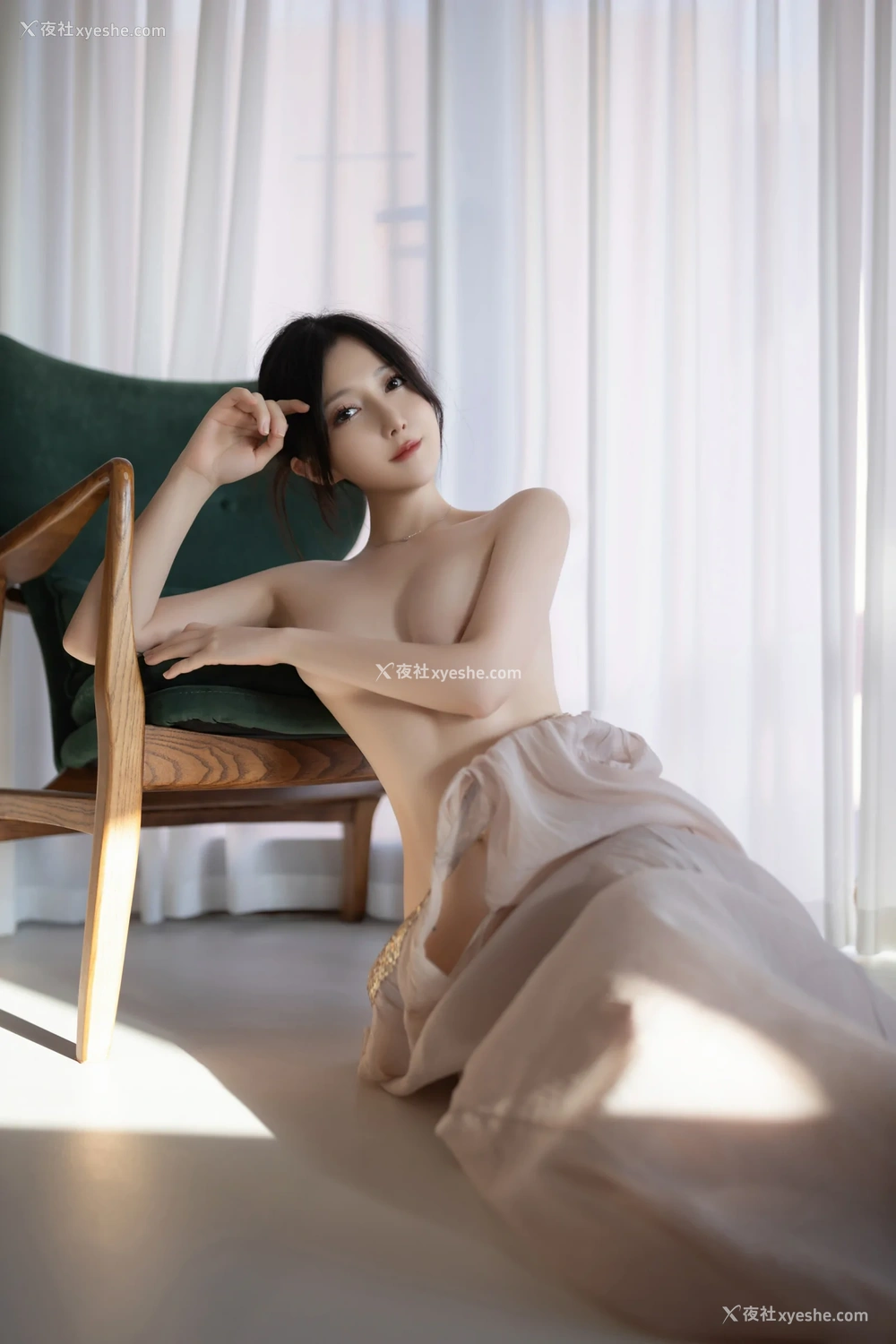 1P - xiuren秀人网福利鱼子酱Fish大尺度内部私房抹胸芦苇女人
