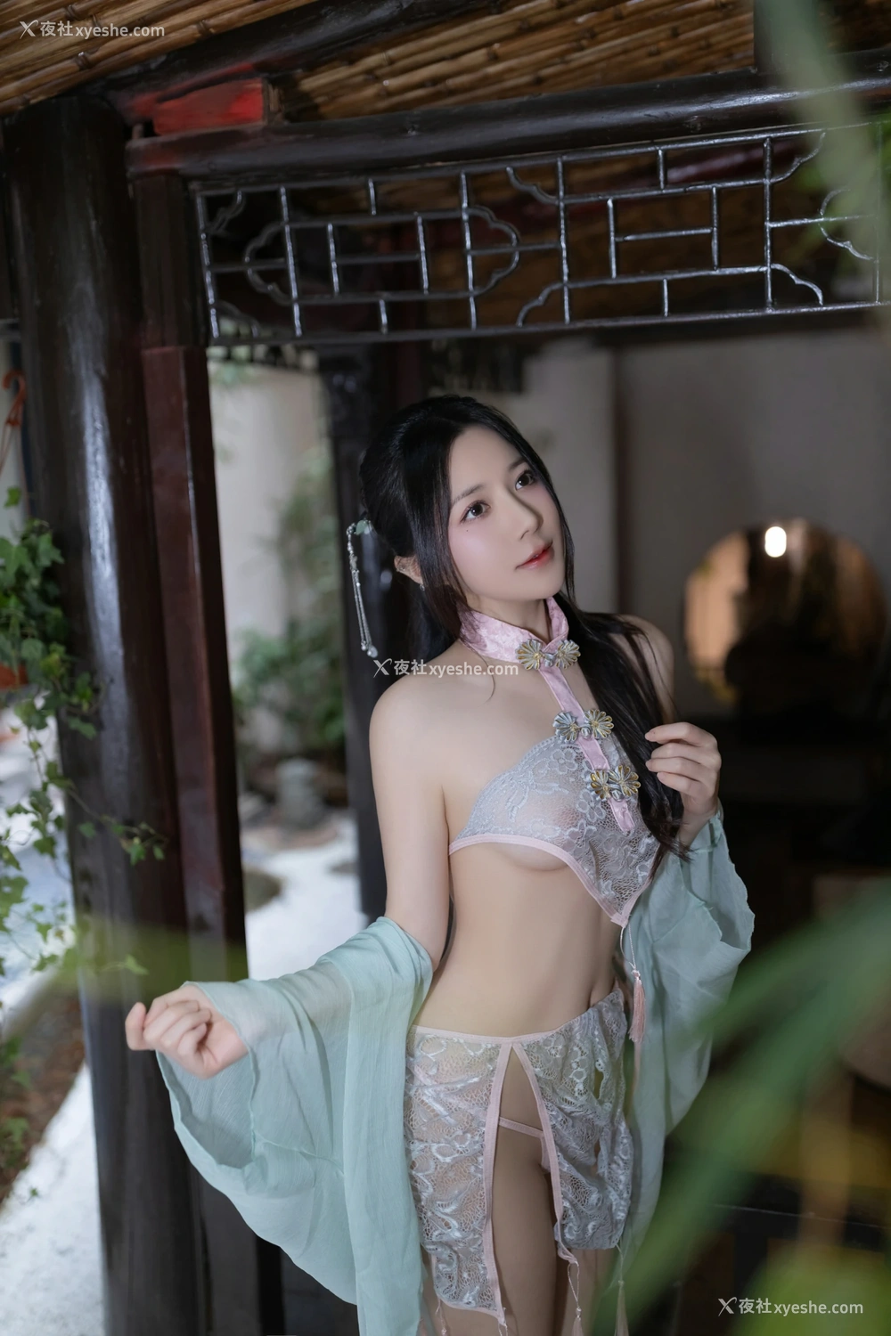 1P - xiuren秀人网福利鱼子酱Fish大尺度内部私购花瓣浴
