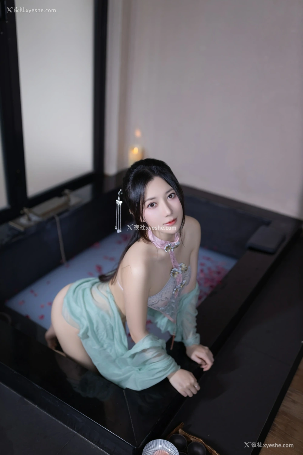 1P - xiuren秀人网福利鱼子酱Fish大尺度内部私购花瓣浴