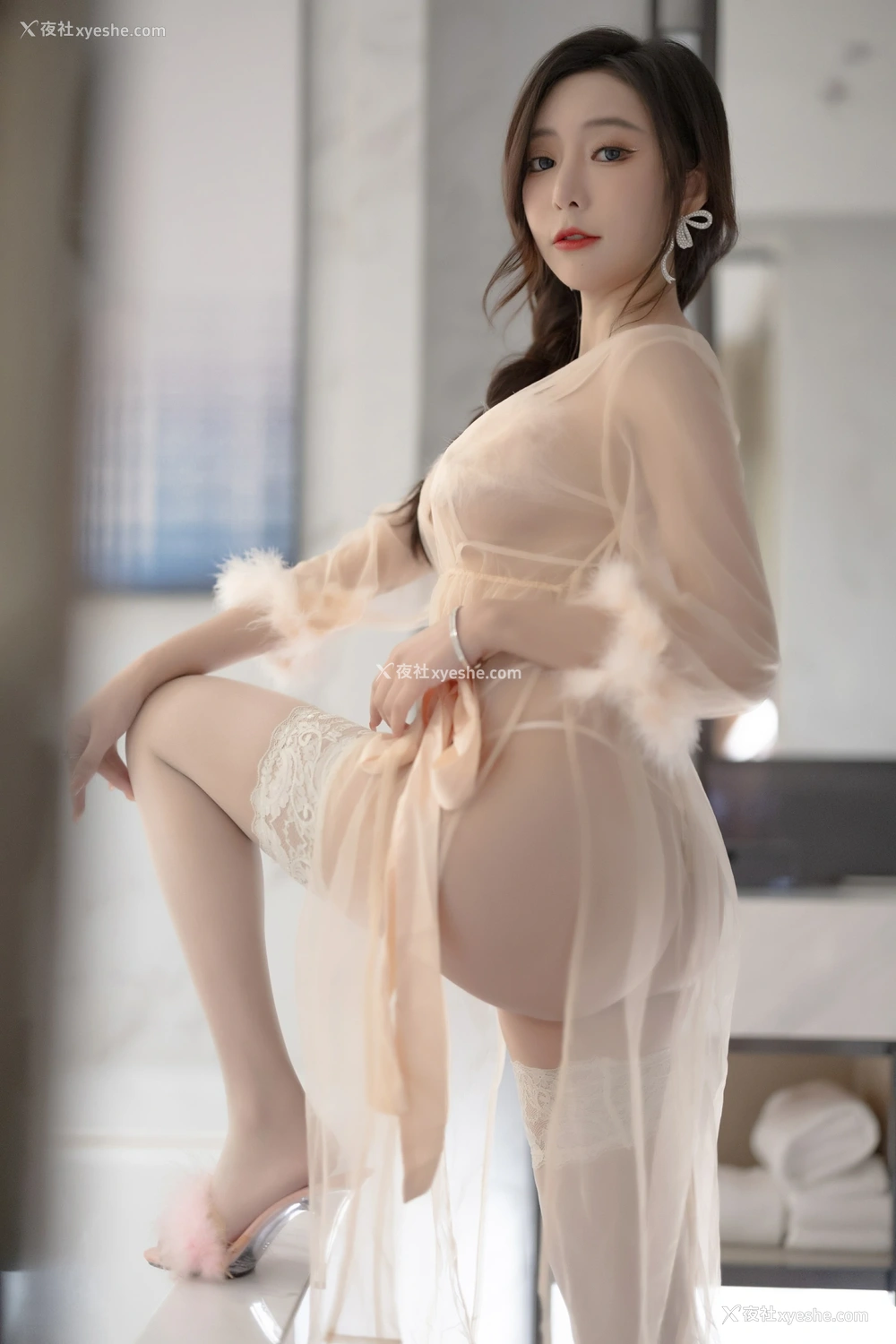 1P - xiuren秀人网福利王馨瑶Yanni大尺度内部私购红色裙子拼杏色毛毛情趣