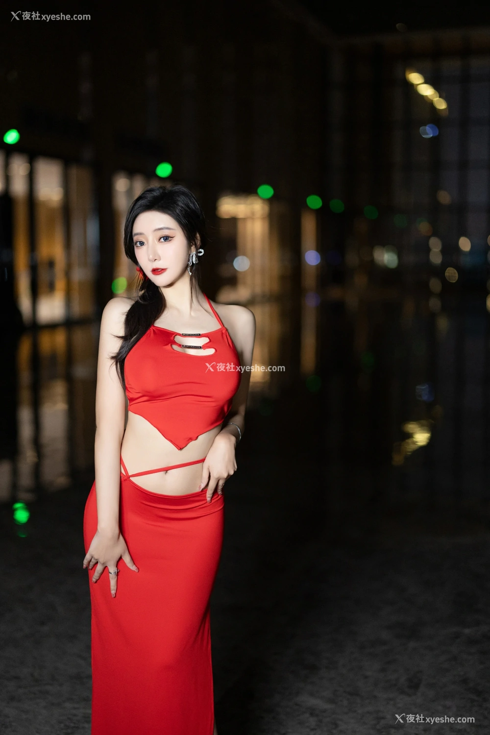 1P - xiuren秀人网福利王馨瑶Yanni大尺度内部私购红色裙子拼杏色毛毛情趣