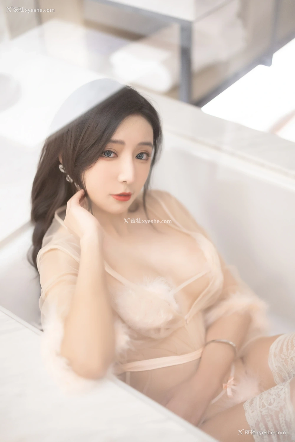 1P - xiuren秀人网福利王馨瑶Yanni大尺度内部私购红色裙子拼杏色毛毛情趣