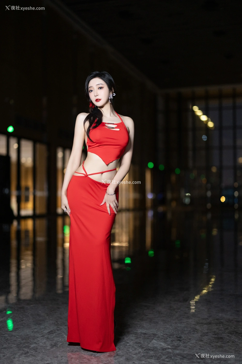 1P - xiuren秀人网福利王馨瑶Yanni大尺度内部私购红色裙子拼杏色毛毛情趣