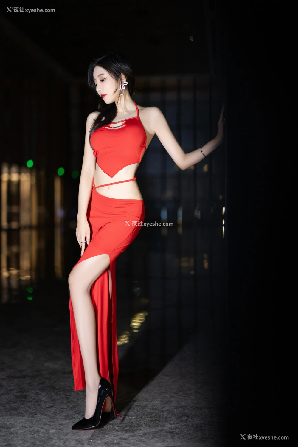 1P - xiuren秀人网福利王馨瑶Yanni大尺度内部私购红色裙子拼杏色毛毛情趣