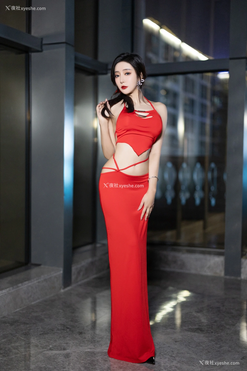 1P - xiuren秀人网福利王馨瑶Yanni大尺度内部私购红色裙子拼杏色毛毛情趣