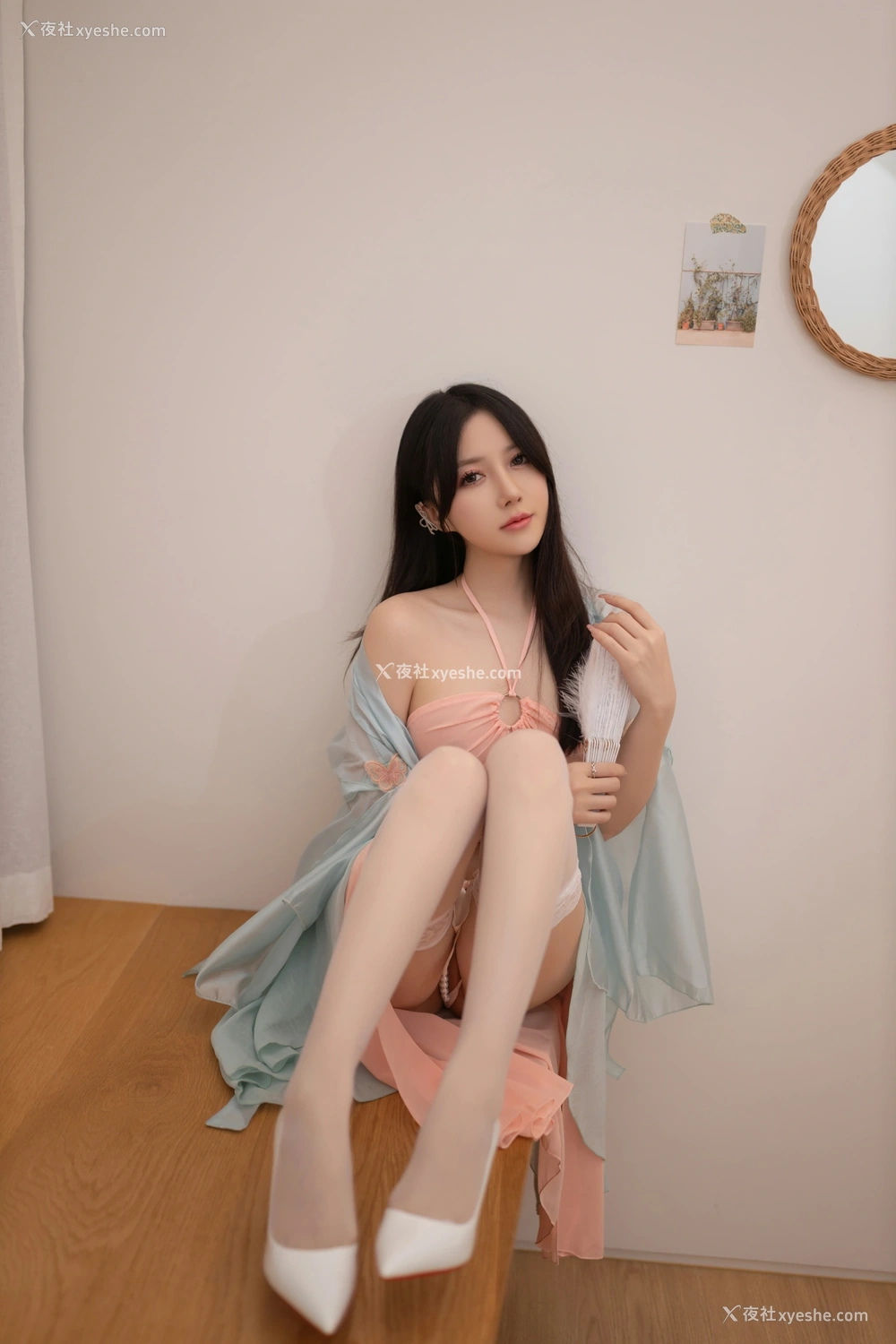 1P - xiuren秀人网福利鱼子酱Fish大尺度内部私购小桃红