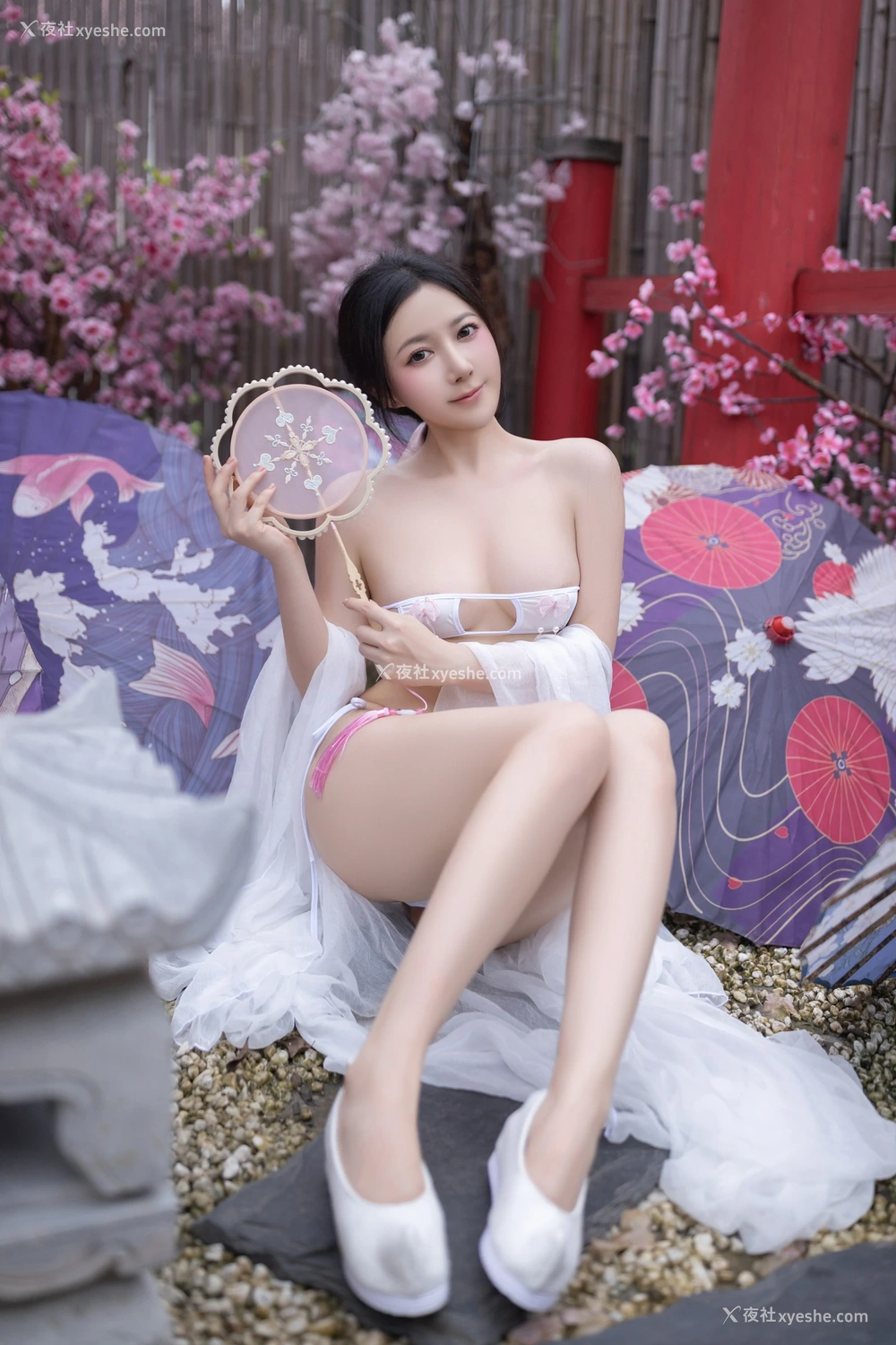 1P - xiuren秀人网福利鱼子酱Fish大尺度内部私购花想容