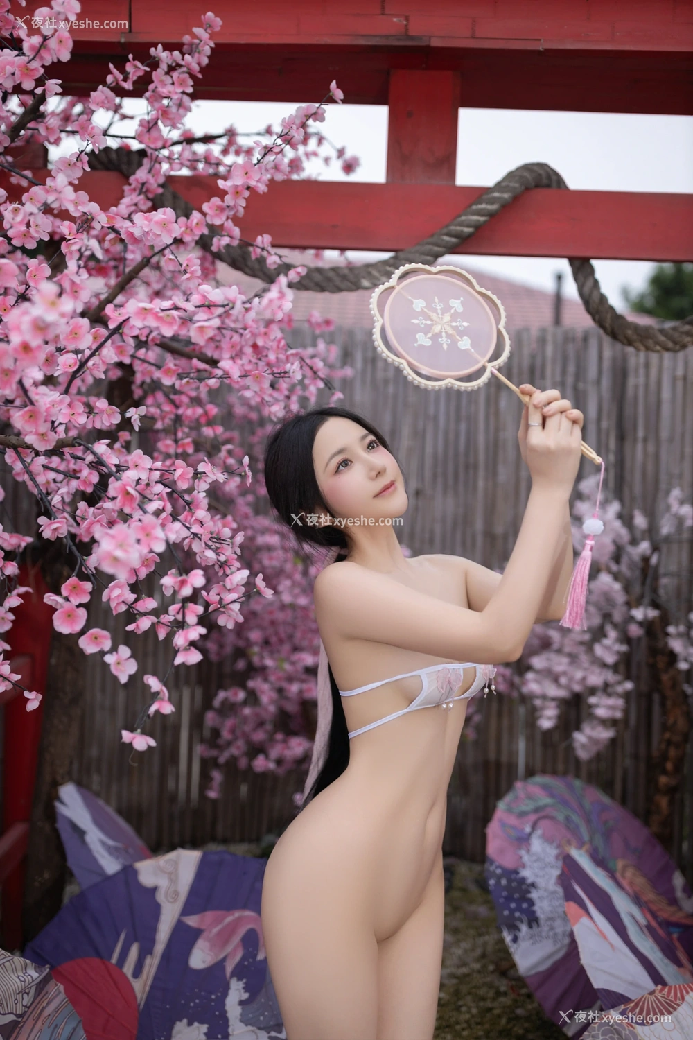 1P - xiuren秀人网福利鱼子酱Fish大尺度内部私购花想容