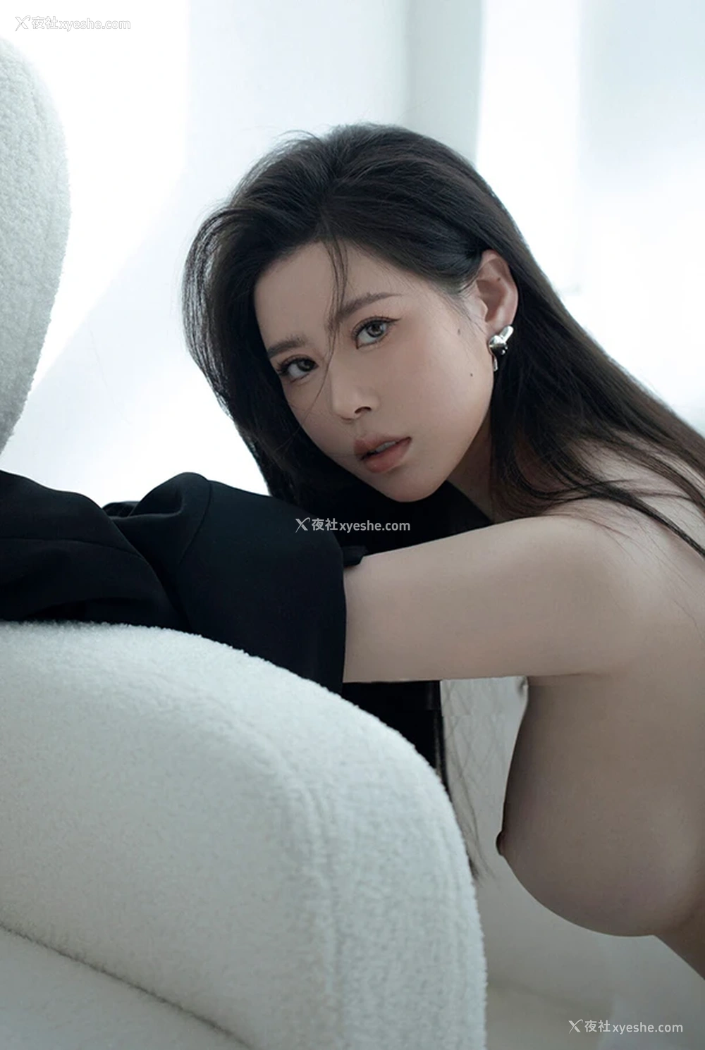 1P - 秀人女神白茹雪abby白T恤SM黑丝私购流出